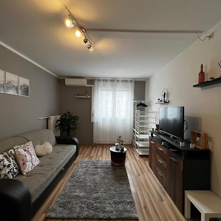 Renapartman Pecs Bagian luar foto