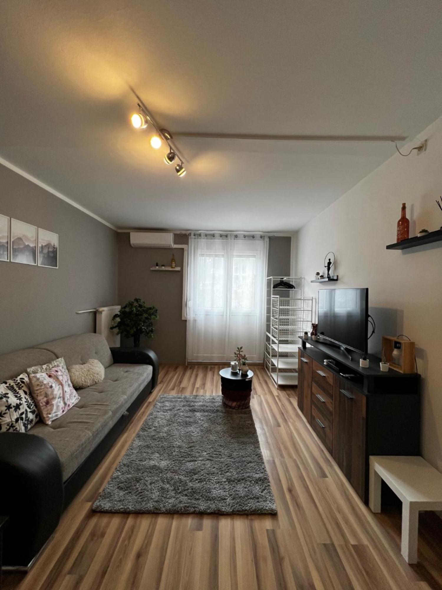 Renapartman Pecs Bagian luar foto